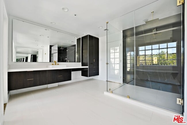 Building Photo - 2387 Stratford Cir