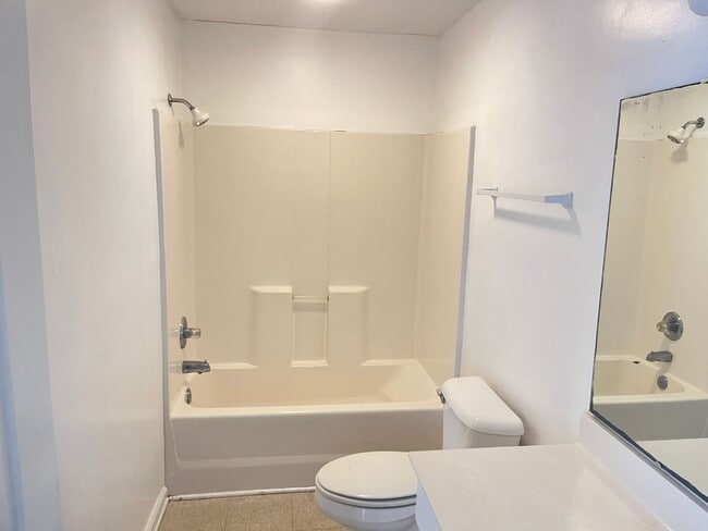 Building Photo - Pet Friendly 3 Bedroom, 2 Bath Duplex in College Park Available Soon!