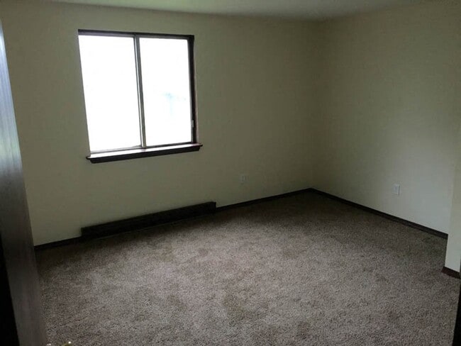 Interior Photo - 193-195 Mead St