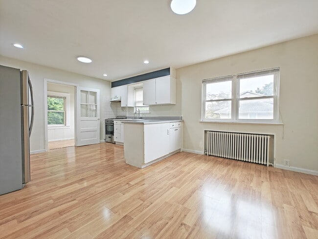 Building Photo - 496 Tappan Rd