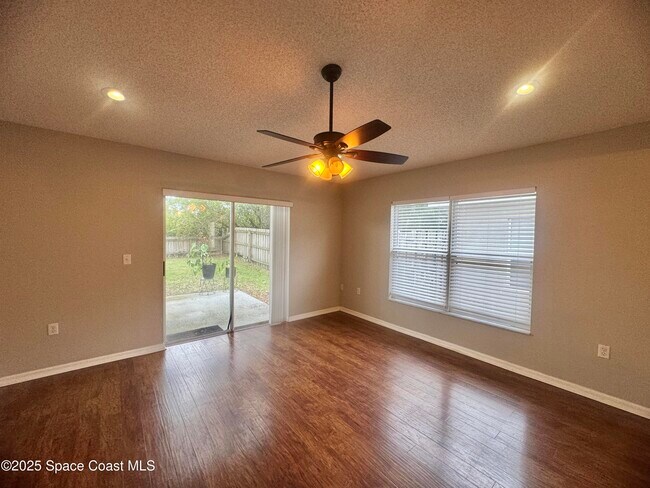 Building Photo - 4726 Four Lakes Dr