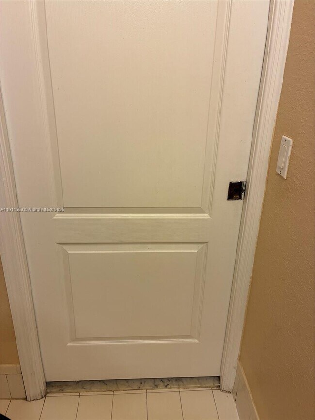 Building Photo - 1536 SE 25th St