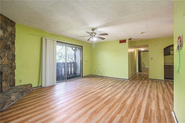 Building Photo - 112 Camelot Dr
