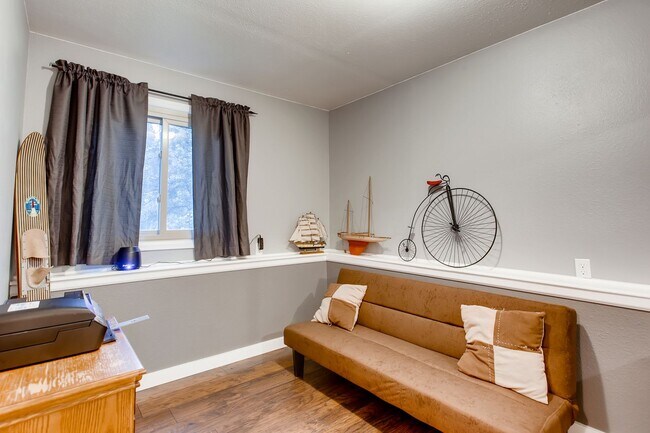 Building Photo - 3 bed, 2 bath Multi-Level Home on Cul-De-Sac