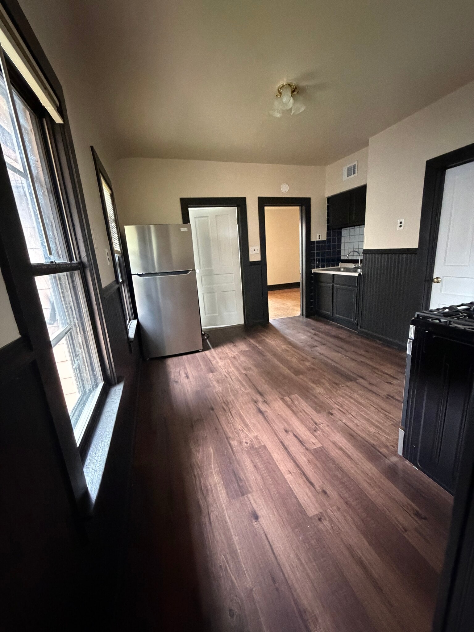 Building Photo - 2647 S 28th St