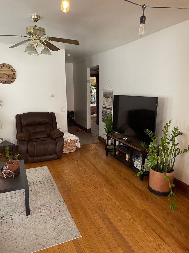 Building Photo - 639E