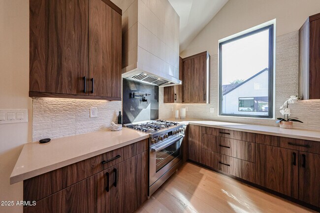 Building Photo - 6314 N 10th Dr