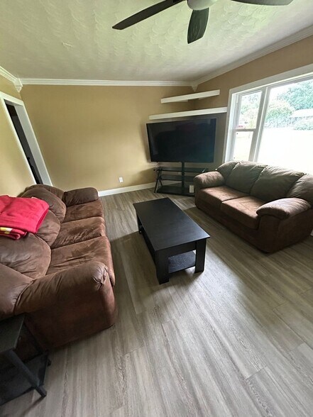 Building Photo - 1230 S Rogers St