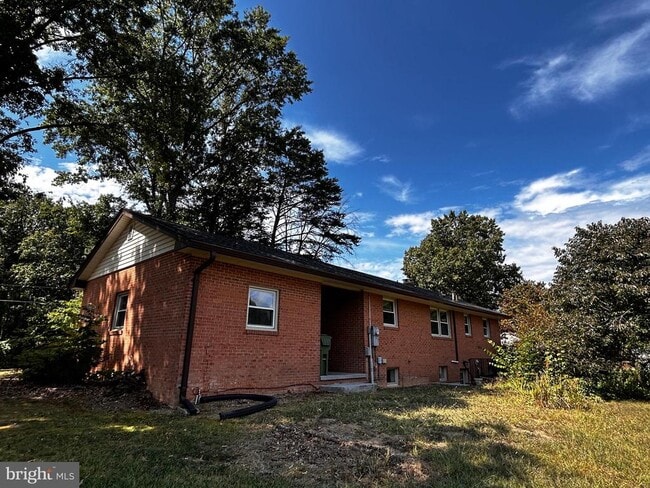 Building Photo - 985 Tasker Rd
