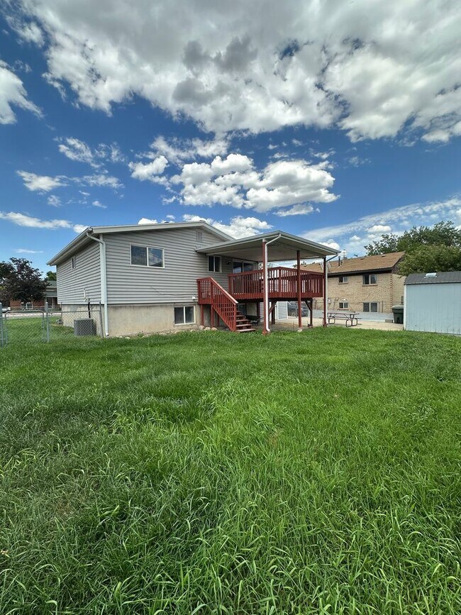 Building Photo - GORGEOUS Home!!!