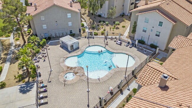 Building Photo - "Spacious 2-Bed, 2-Bath Condo Retreat in the Heart of Las Vegas!"