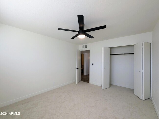 Building Photo - 121 N Flint Cir