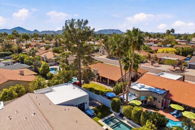 Building Photo - 8372 E San Salvador Dr