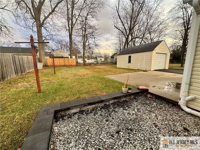 Building Photo - 39 Hillcrest Ave