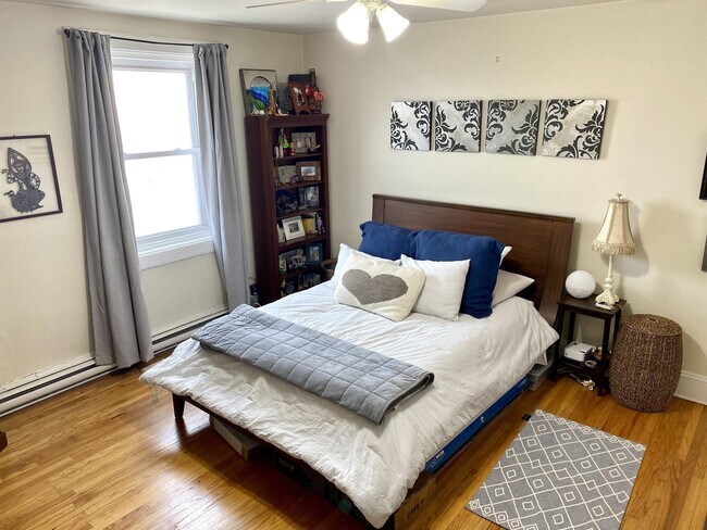 Building Photo - 244-246 S 21st St