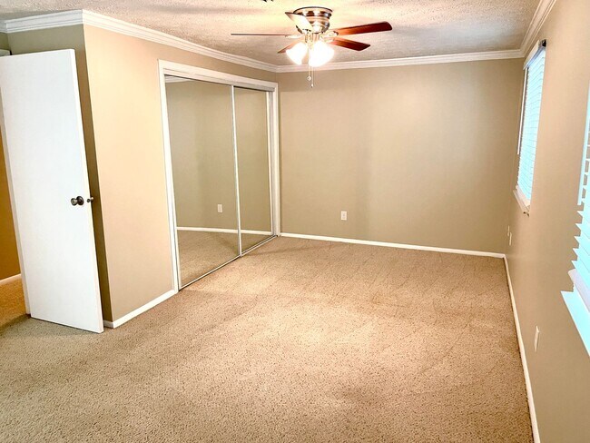 Building Photo - Welcome to this charming 3-bedroom, 2.5-ba...