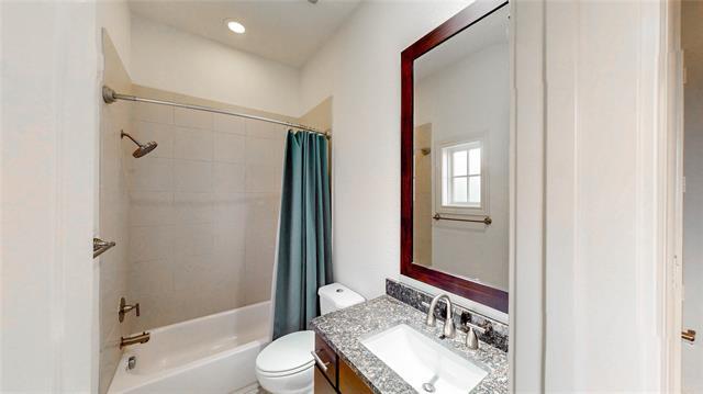 Building Photo - 620 S Pearl Expy