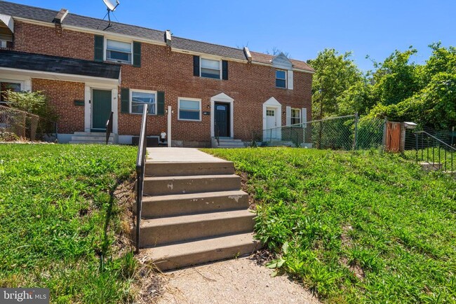 Building Photo - 53 Madison Dr