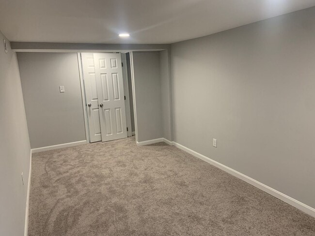 Building Photo - West Baltimore 4 Bedroom 1.5 Bathroom Town...