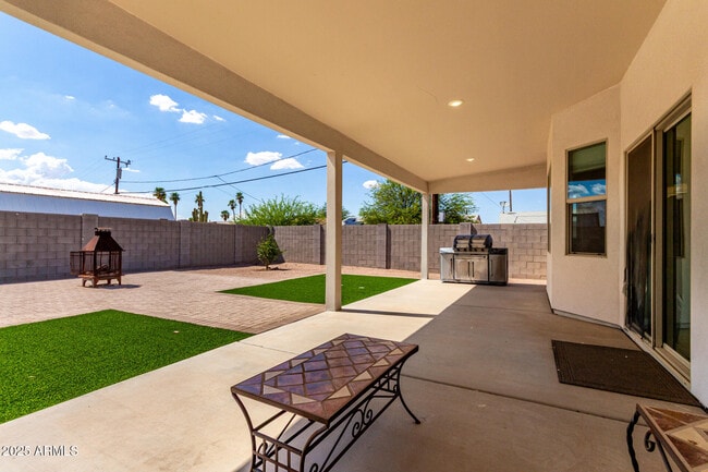 Building Photo - 8944 W Century Dr