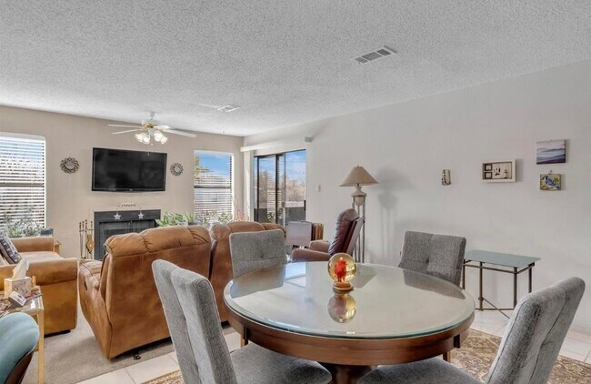 Building Photo - 604 Highcrest Dr