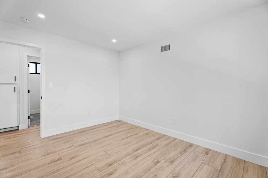 Building Photo - 19701 Blythe St