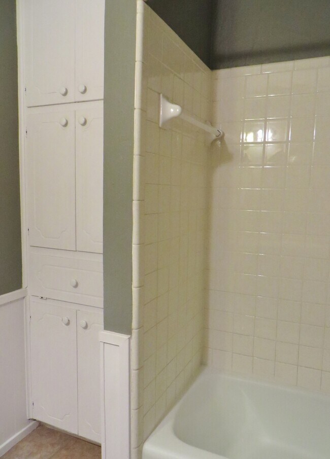Building Photo - 3 Bedroom 2 Bathroom Georgetown Home