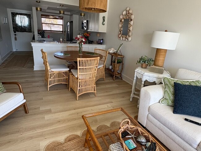 Building Photo - 325 N Causeway