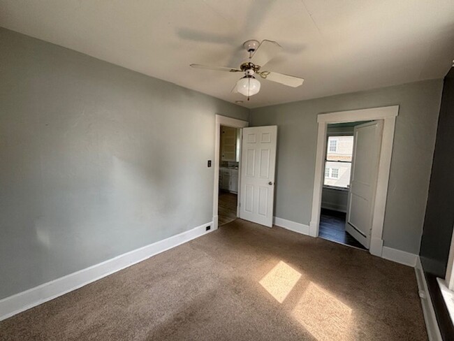 Building Photo - 8th Ward 1 BR/1BA