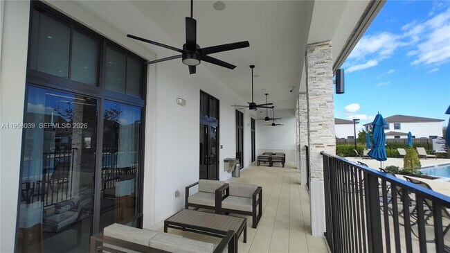 Building Photo - 689 SE 13th St Cir