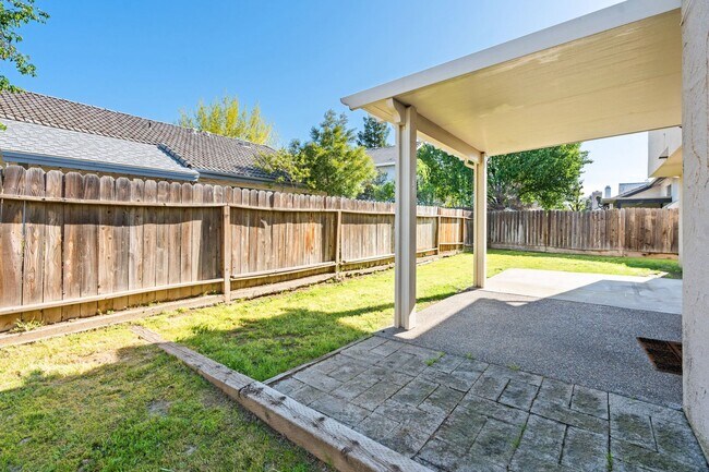 Building Photo - Beautiful 4BR/3BA  home in Clovis Schools District