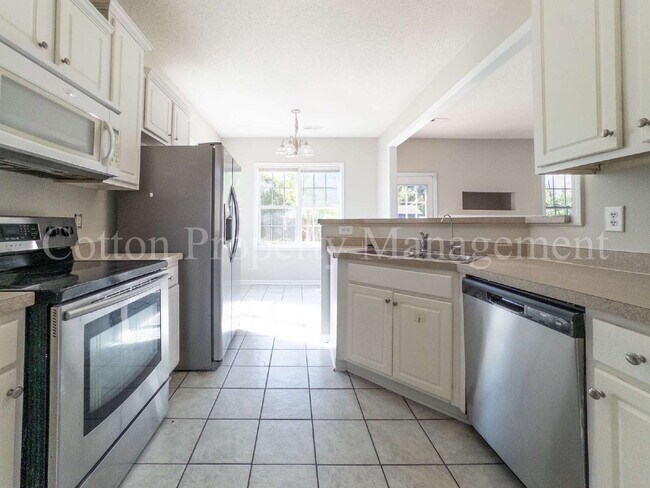 Building Photo - 448 Vallie Ln