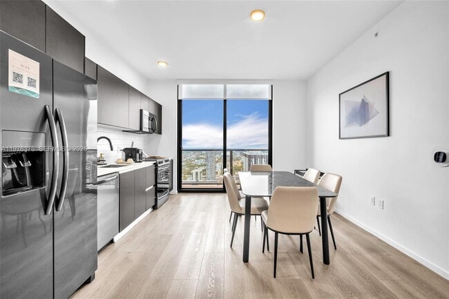 Building Photo - 398 NE 5th St