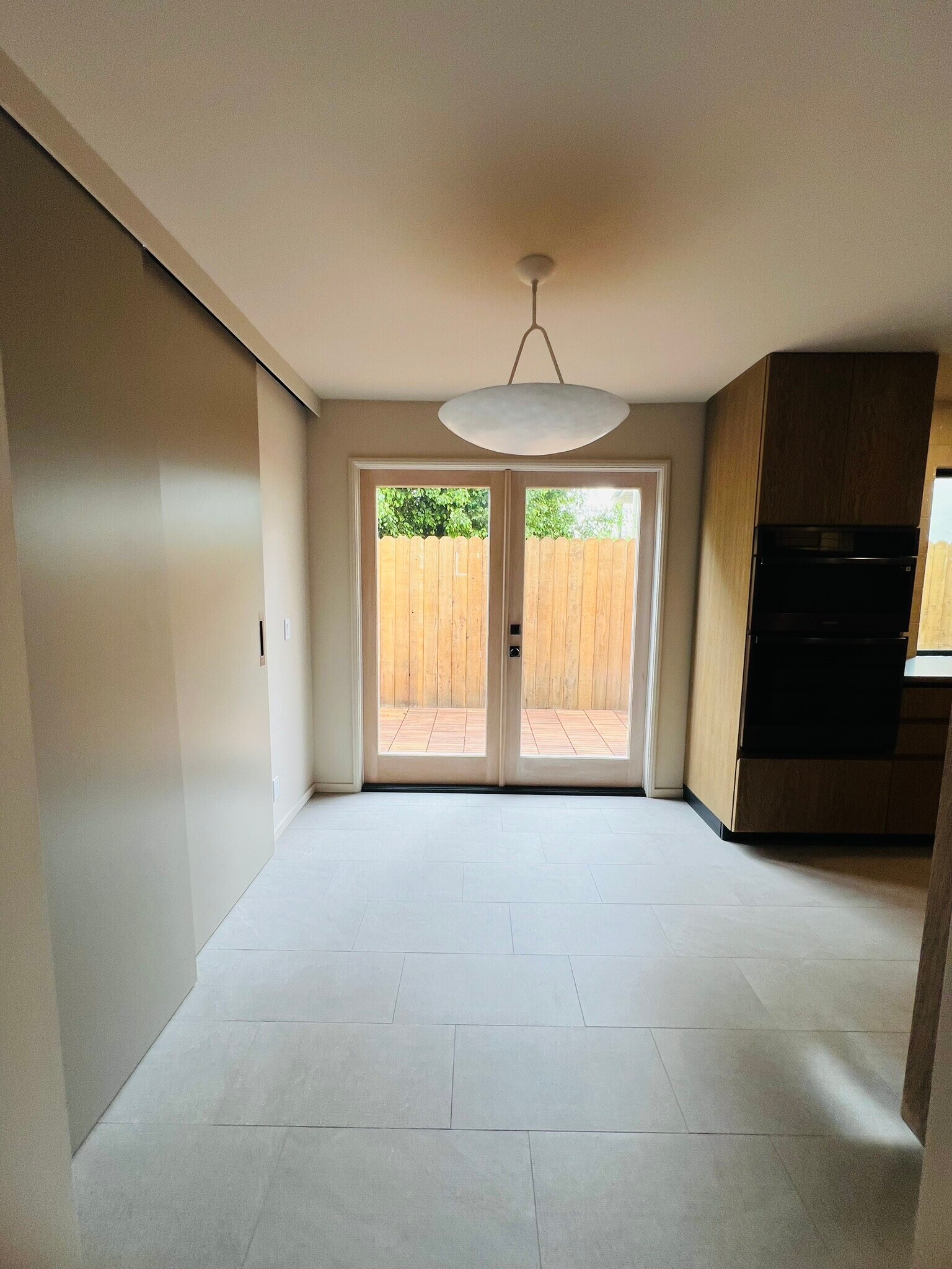 Breakfast & Patio - 1034 18th St