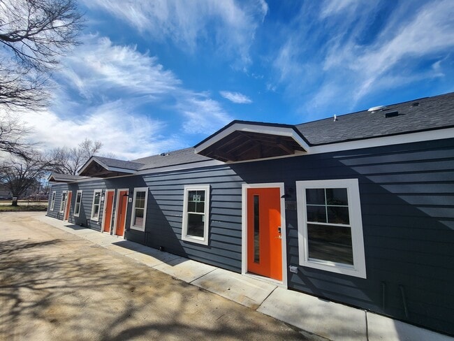 Building Photo - 201 S Grace St