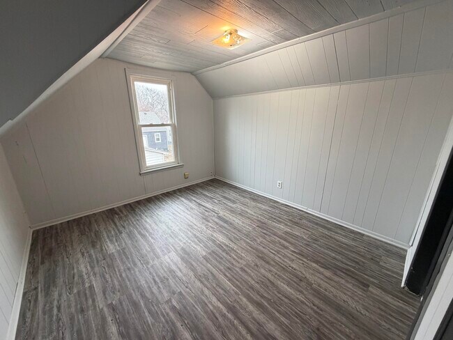 Building Photo - 730 Douglas-