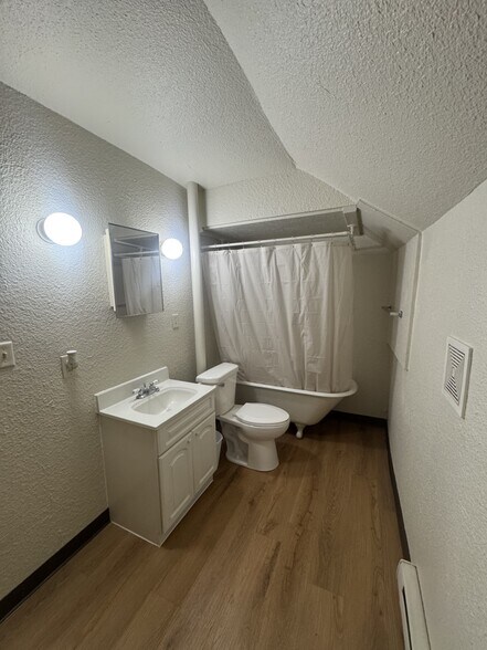 Building Photo - 321 Shelden Ave