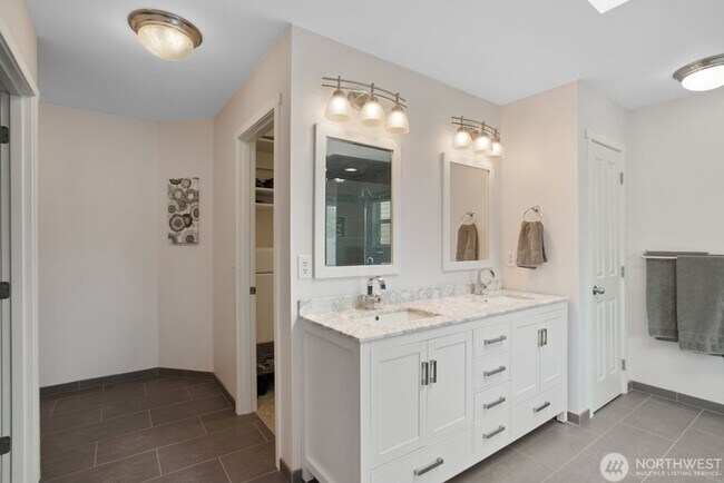 Building Photo - Gorgeous home in Snohomish available 9/15/...