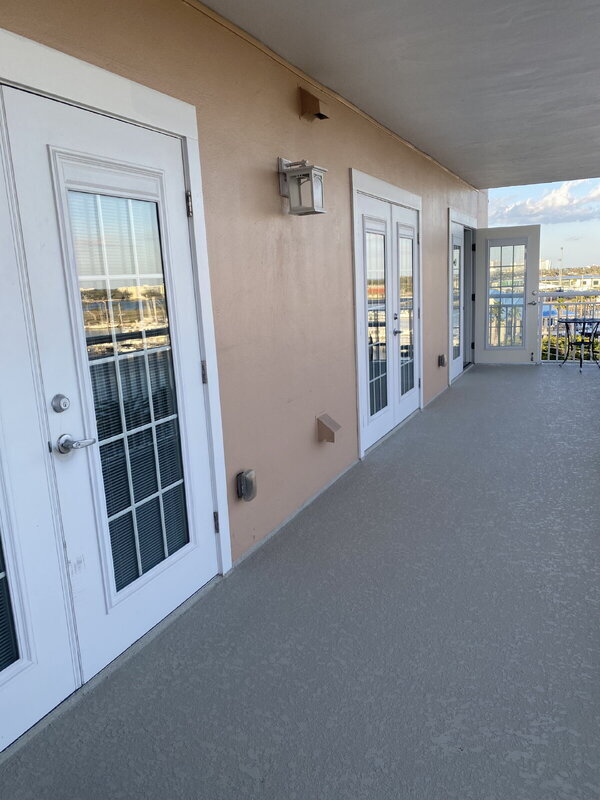 Building Photo - 404 S Beach St