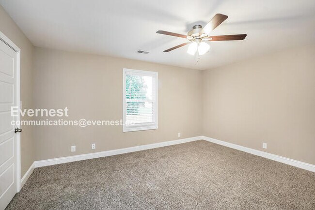 Building Photo - 2 Bed/2.5 Bath Townhome with Garage / Pet-Friendly / Coming Soon!