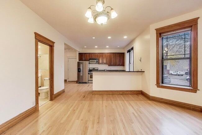 Building Photo - 3901 N Hamilton Ave