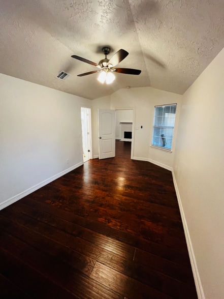 Building Photo - 8811 Cold Lake Dr