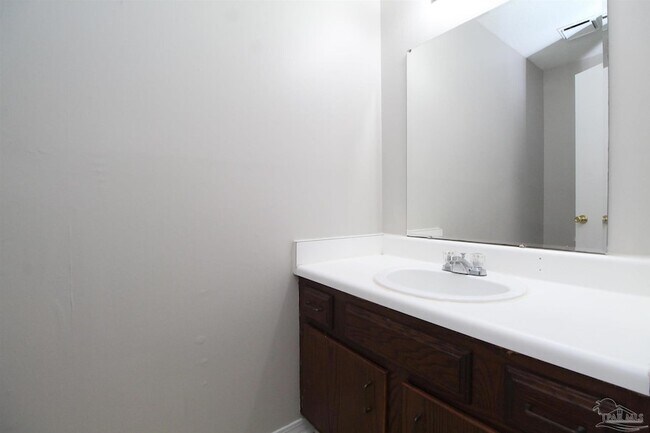 Building Photo - 4630 Bellview Ave