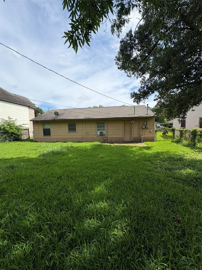 Building Photo - 3935 Cosby St