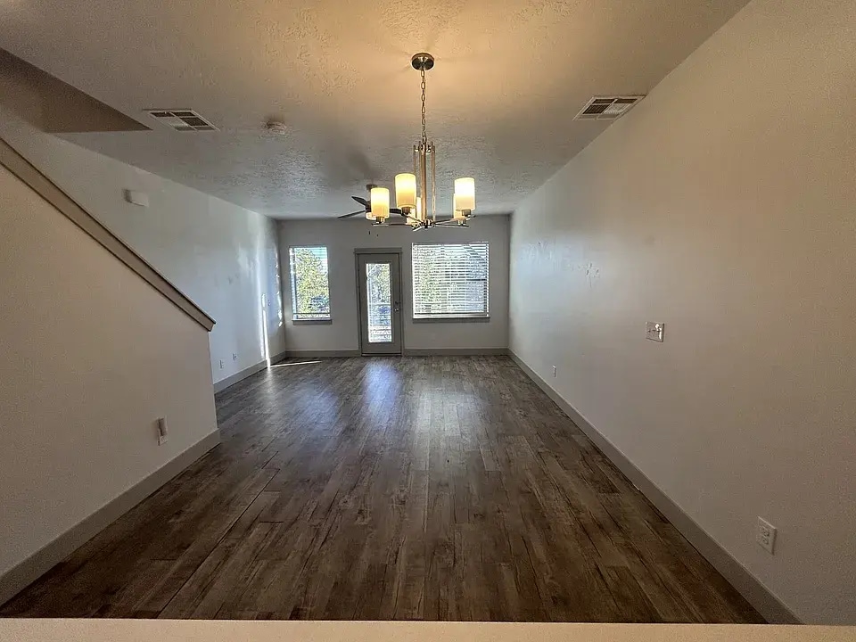 Building Photo - 106 Broken Pine Ln