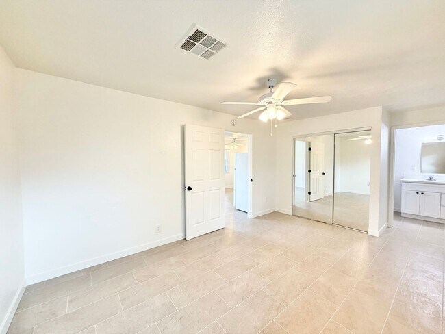 Building Photo - 579 Highland Dr