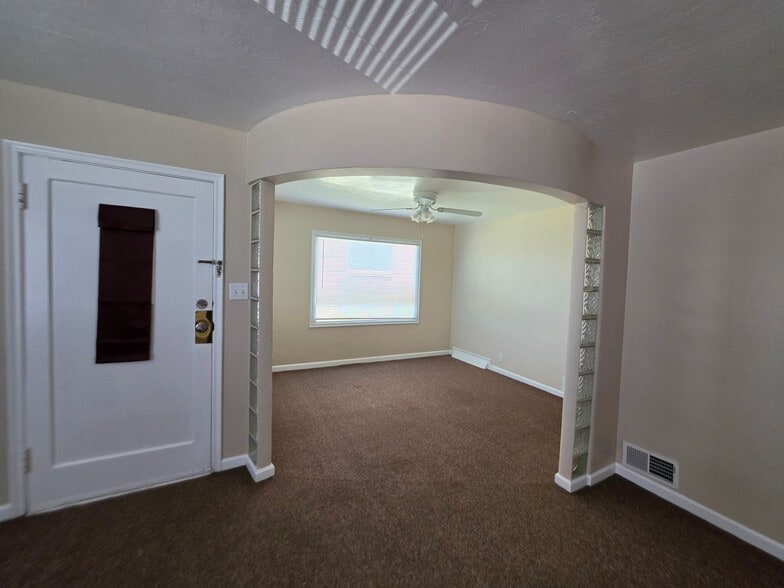 Building Photo - 1401 S 2300 E