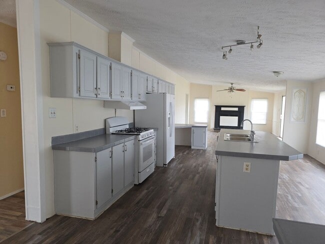 Building Photo - BOWMAN