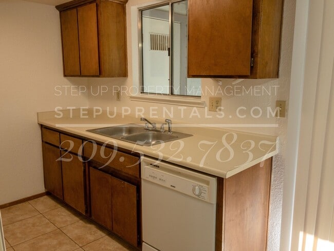 Building Photo - 10469 10th St