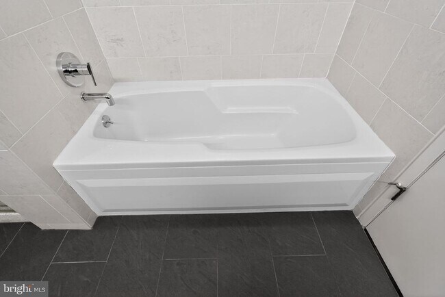 Building Photo - 2101 Market St